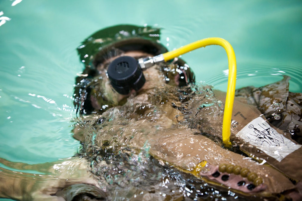 Underwater Egress Training Course / HELO Dunker