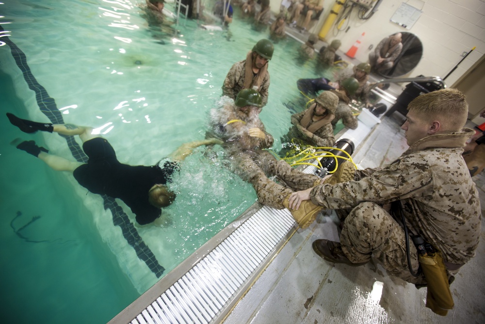 Underwater Egress Training Course / HELO Dunker