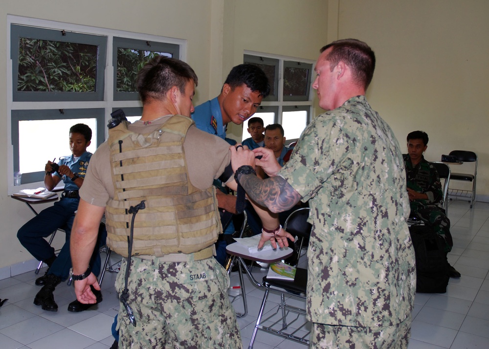 U.S.-Indonesian navies practice combat first aid techniques