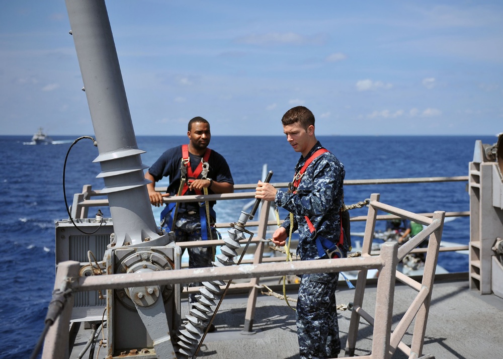 USS Vandergrift participates in at-sea phase of CARAT