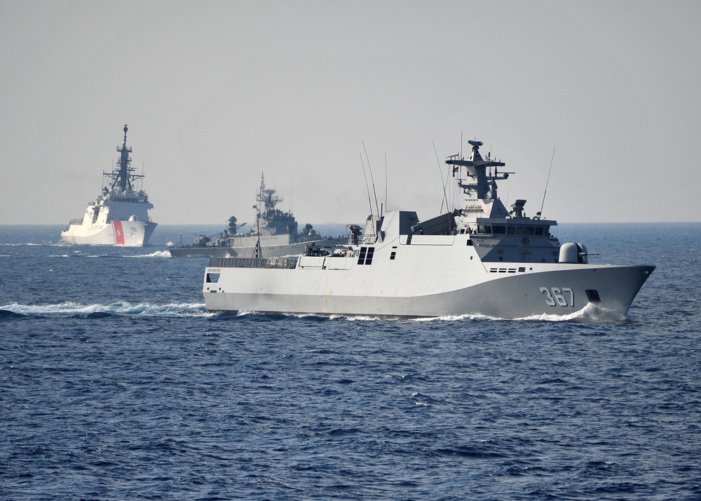 USS Vandergrift participates in at-sea phase of CARAT