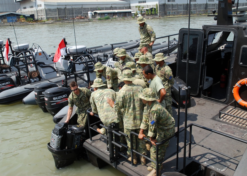 Riverine Squadron (RIVRON) 1, demonstrate combat first aid techniques to Indonesian Navy