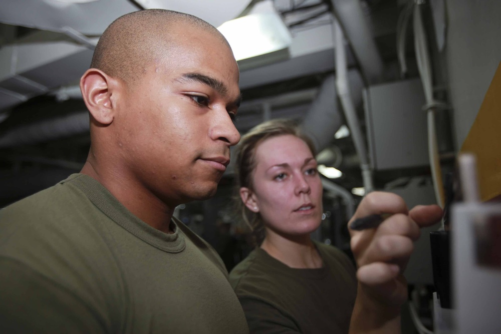 Marines compete aboard USS Makin Island