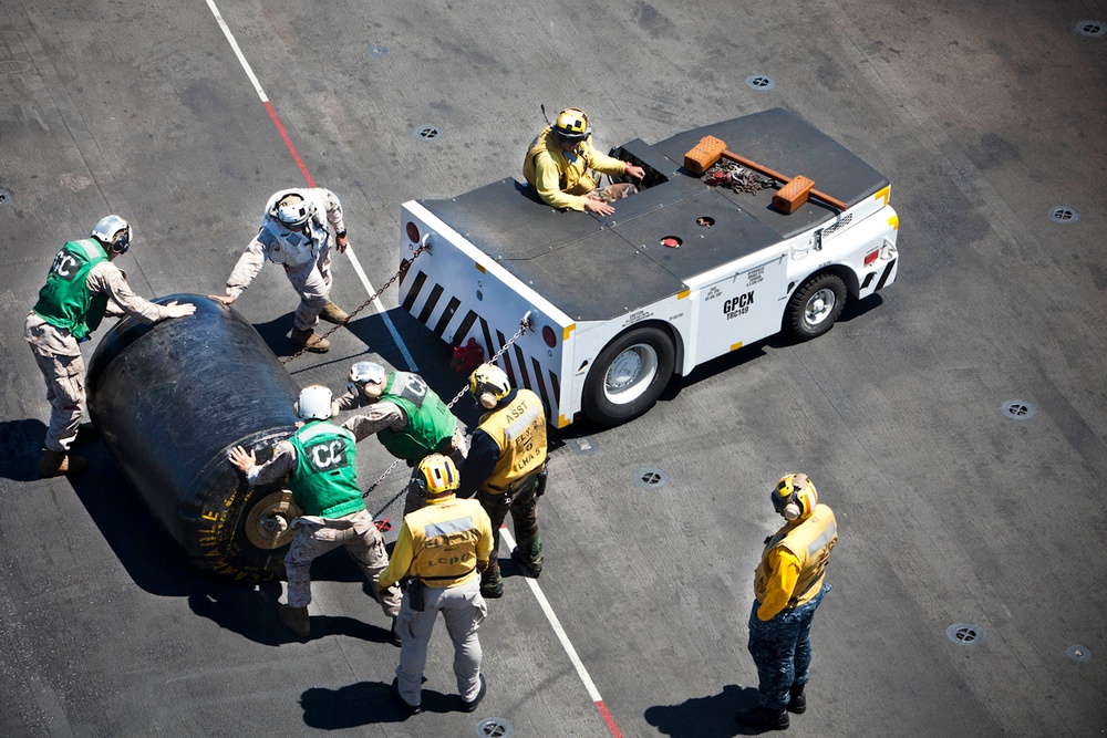 Marines, sailors transfer fuel from ship to shore