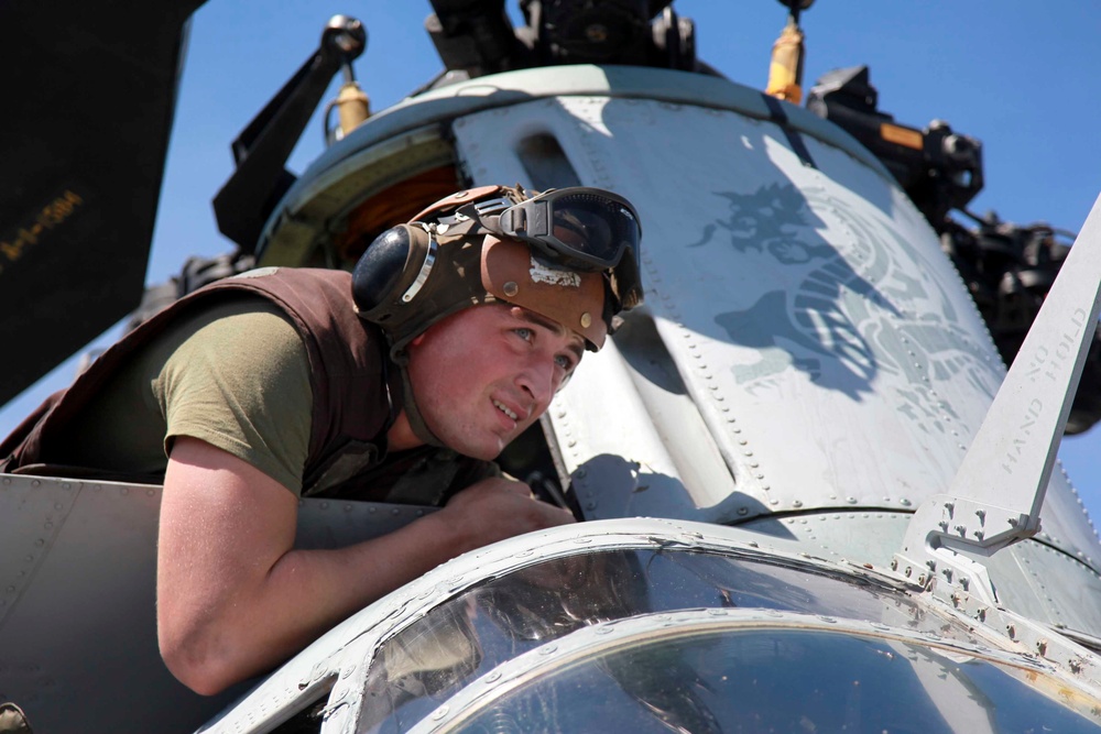 Red Dragons wash aircraft at sea