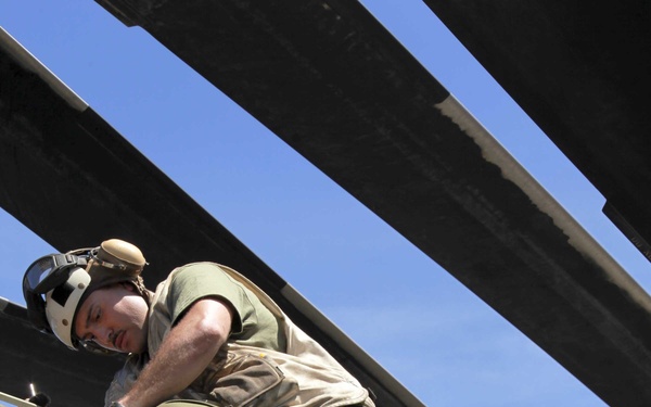Red Dragons wash aircraft at sea