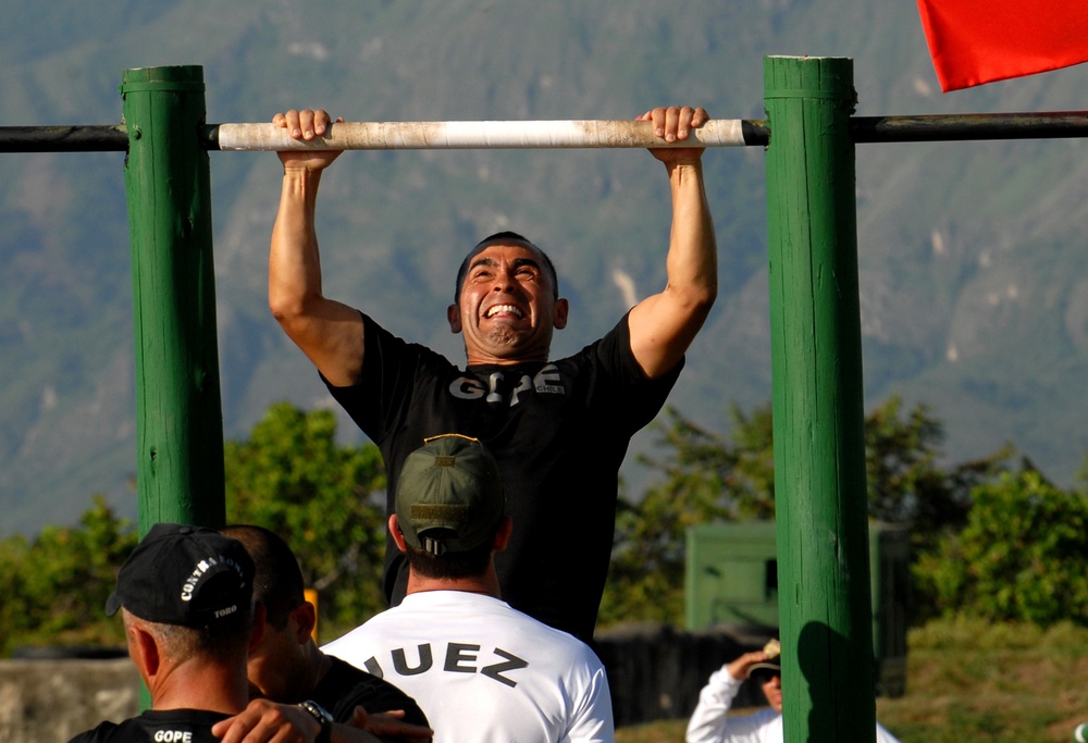 Fuerzas Comando 2012 physical fitness event