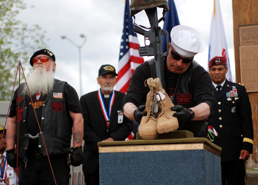 Anchorage remembers heroes past, present