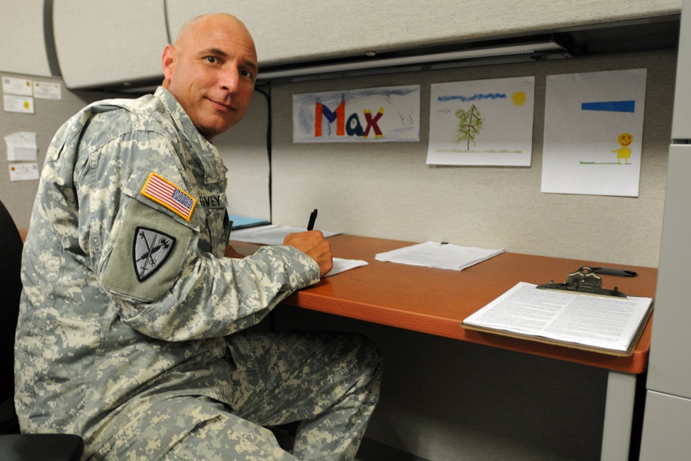 Army dad says rewards of fatherhood outweigh challenges