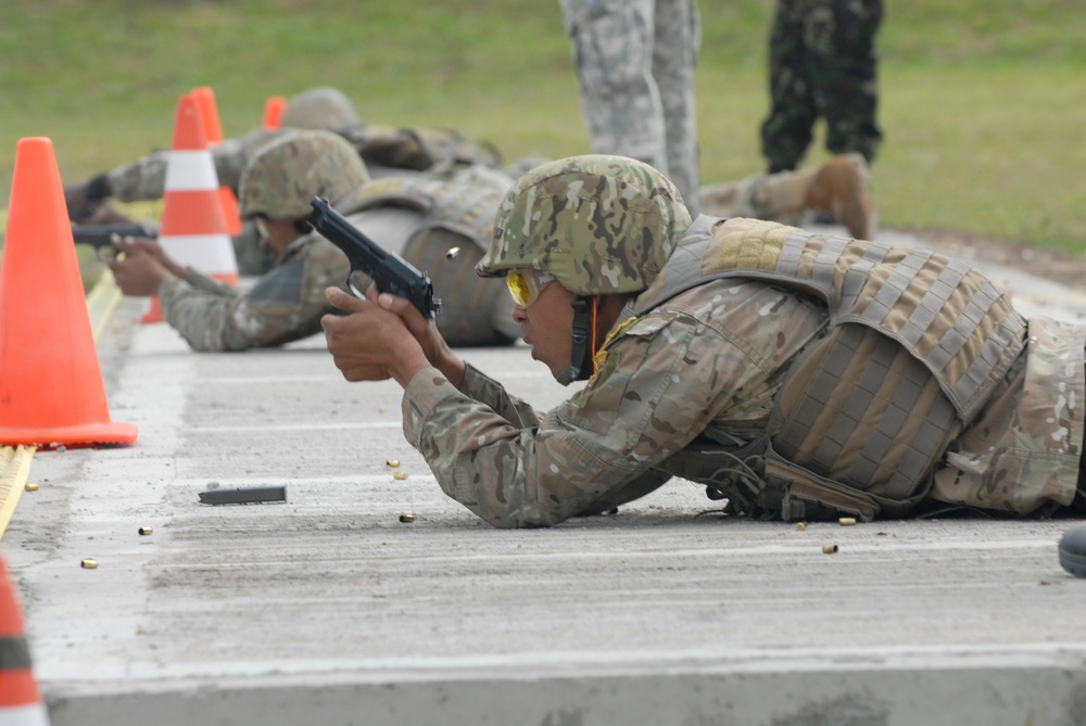 Fuerzas Comando 2012 weapons firing event