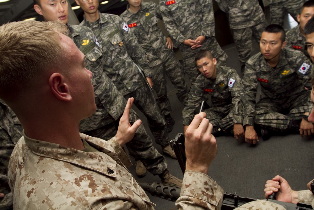 ROK Marines participate in weapons class