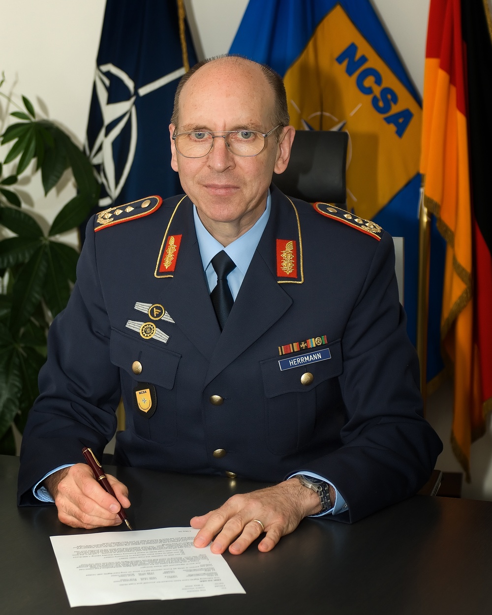 Office portrait of Lt. Gen. Kurt Herrmann