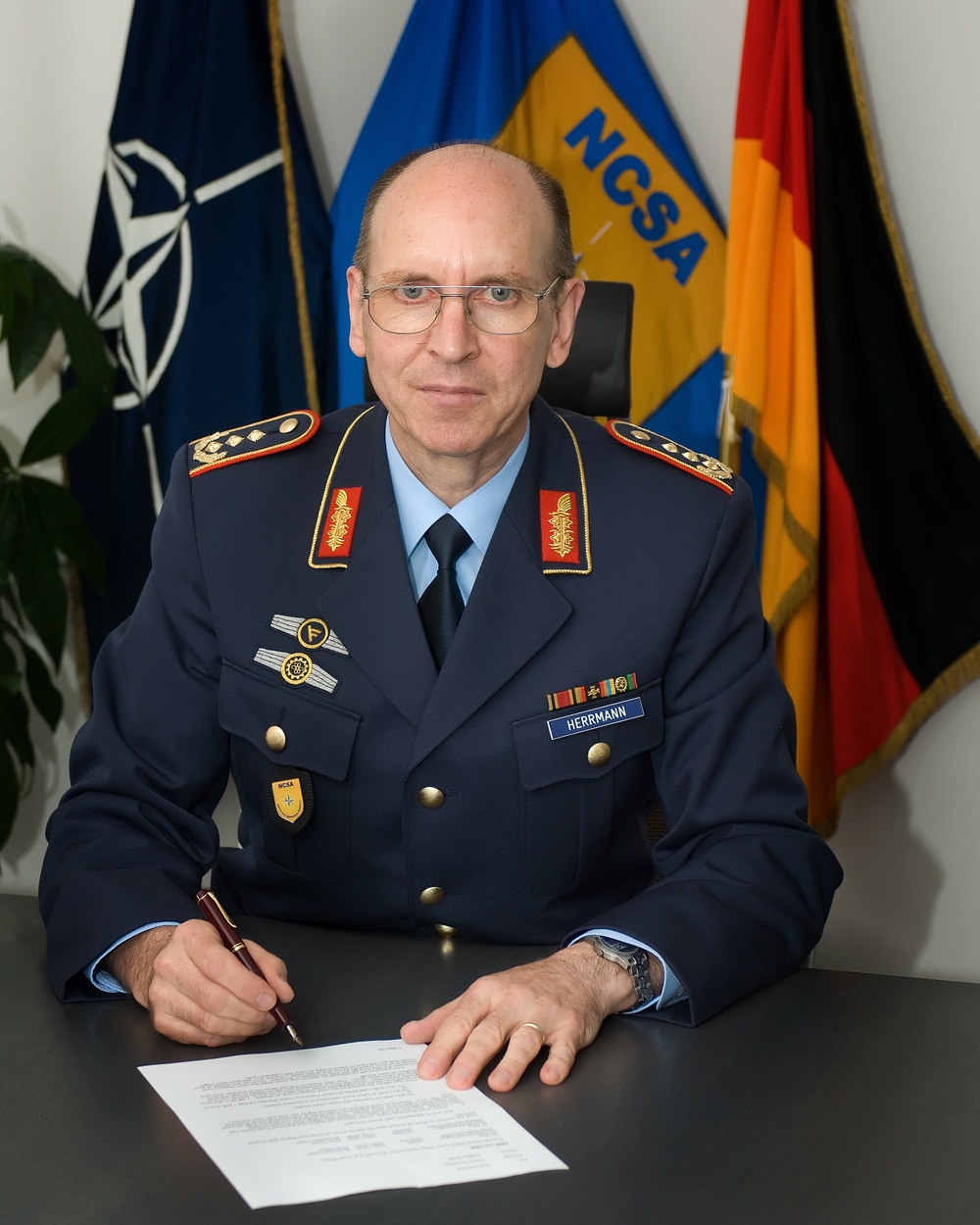 Office portrait of Lt. Gen. Kurt Herrmann