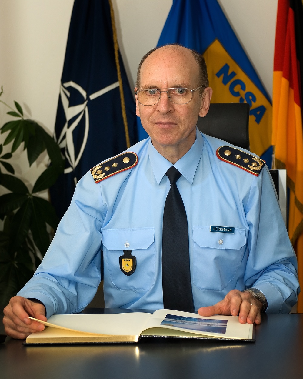 Office portrait of Lt. Gen. Kurt Herrmann