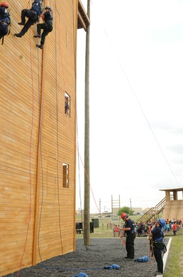 'Red Dragon' troops host school field trip