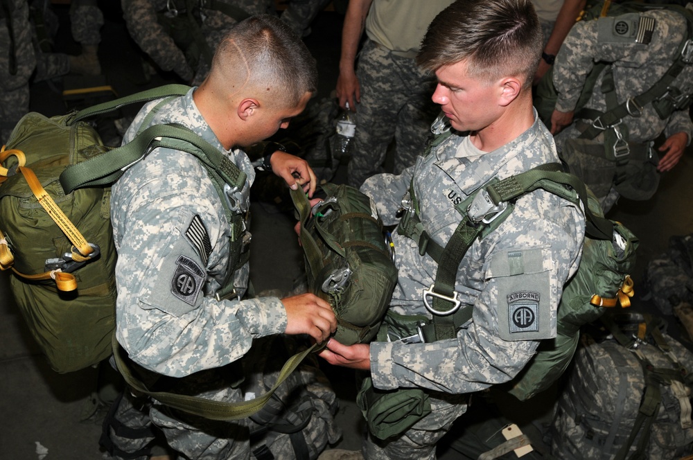2BCT paratroopers demonstrate their capabilities