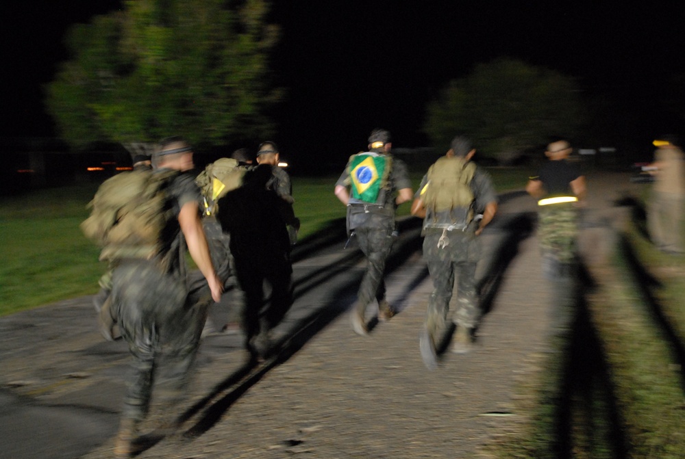 Fuerzas Comando 2012 road march