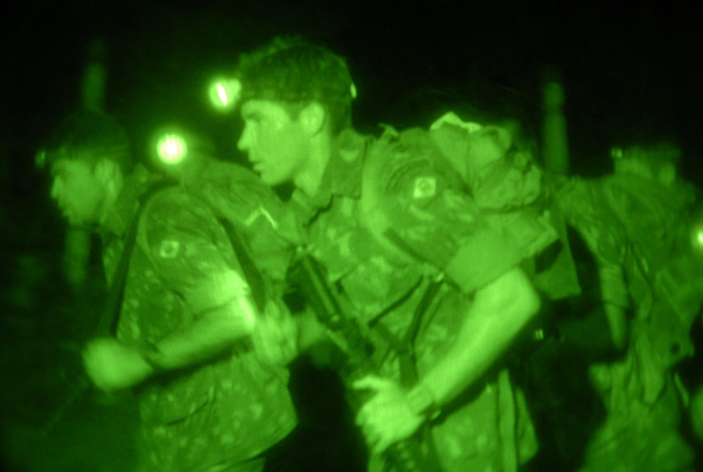 Fuerzas Comando 2012 road march