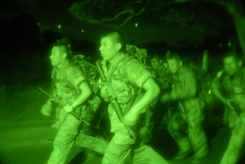 Fuerzas Comando 2012 road march