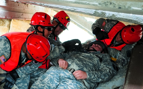 CH-47 delivers CERFP team for Operation Makani Pahili