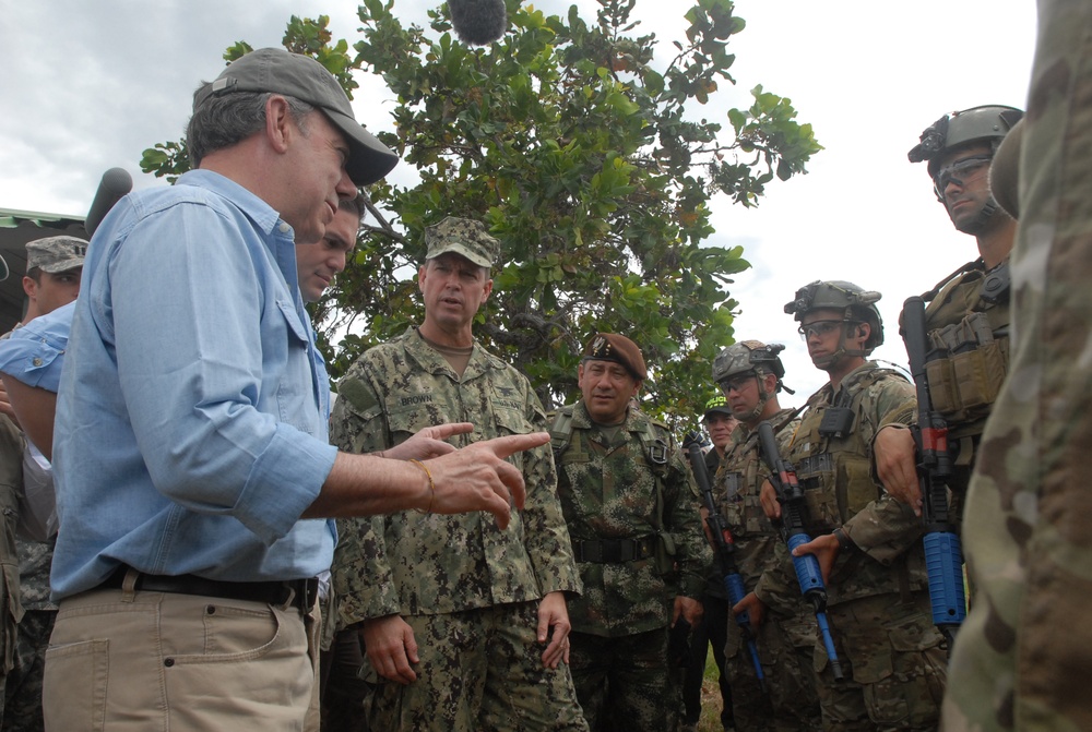 Colombian president visits Fuerzas Comando 2012