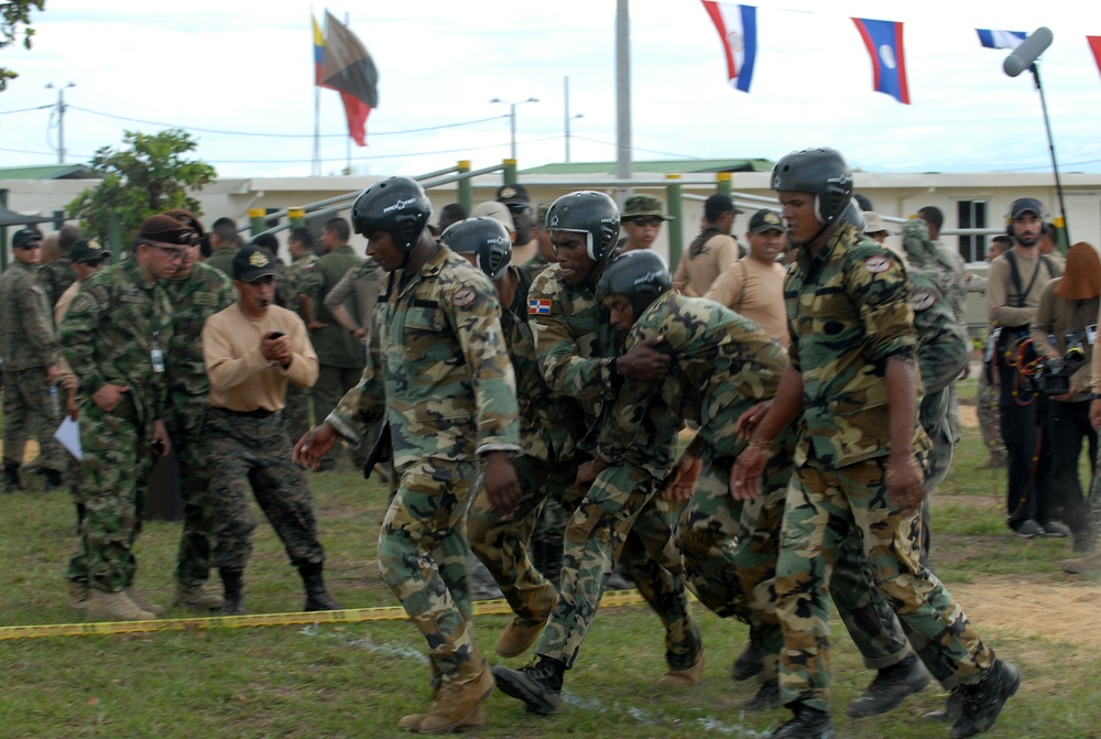 Fuerzas Comando 2012 obstacle course