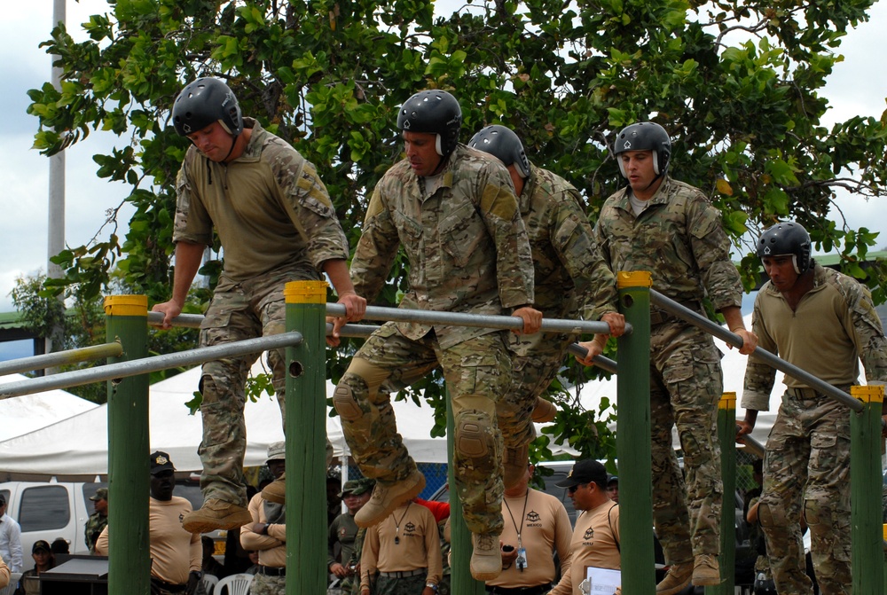 Fuerzas Comando 2012 obstacle course