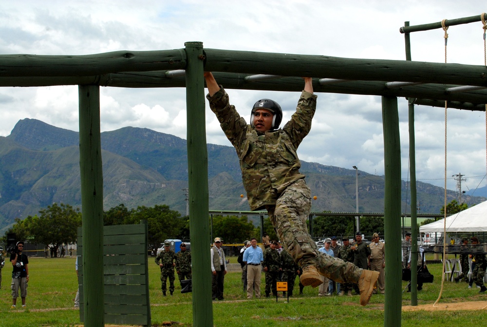 Fuerzas Comando 2012 obstacle course