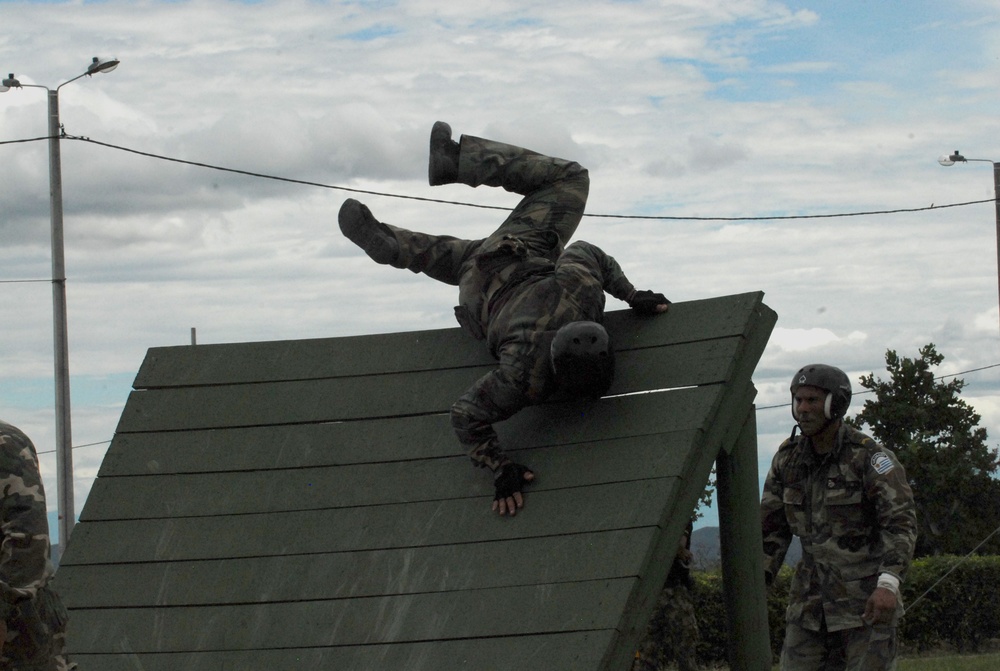 Fuerzas Comando 2012 obstacle course