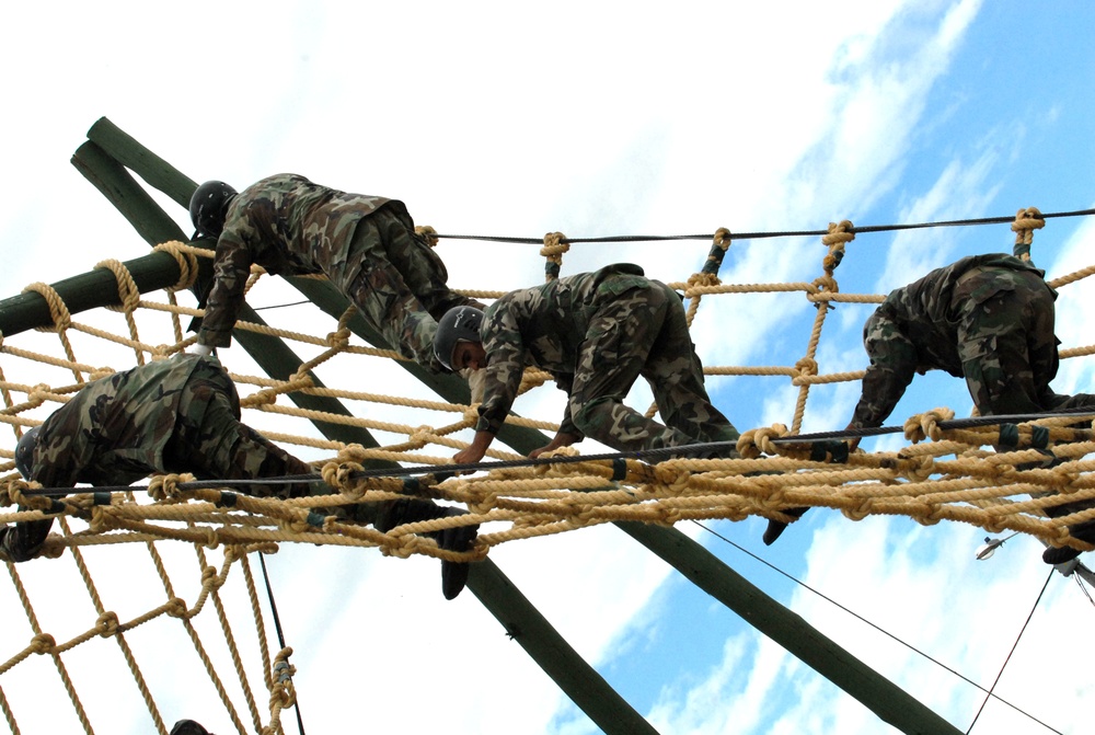 Fuerzas Comando 2012 obstacle course