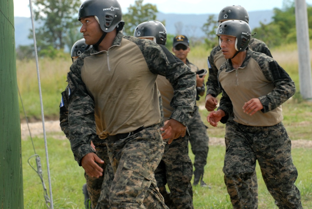 Fuerzas Comando 2012 obstacle course