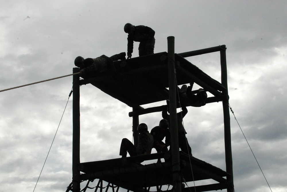 Fuerzas Comando 2012 obstacle course