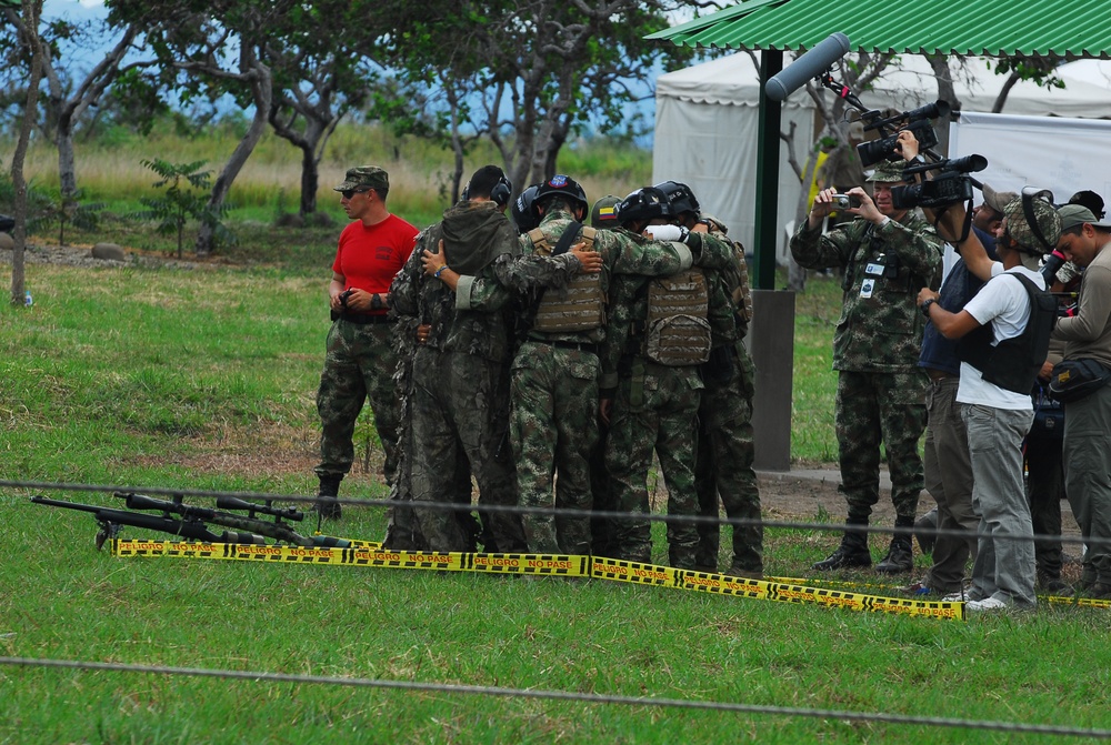 Fuerzas Comando 2012 combined assault