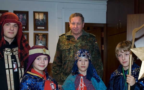 Three wise men visit chief of staff