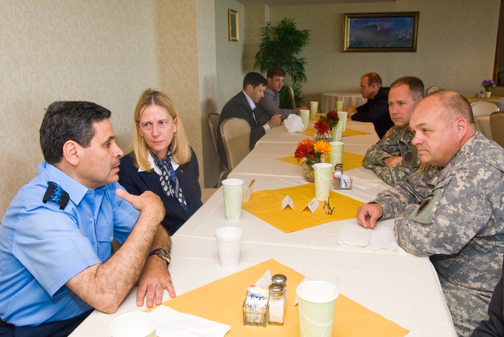 US, Egyptian military leaders discuss military support to civilian authorities