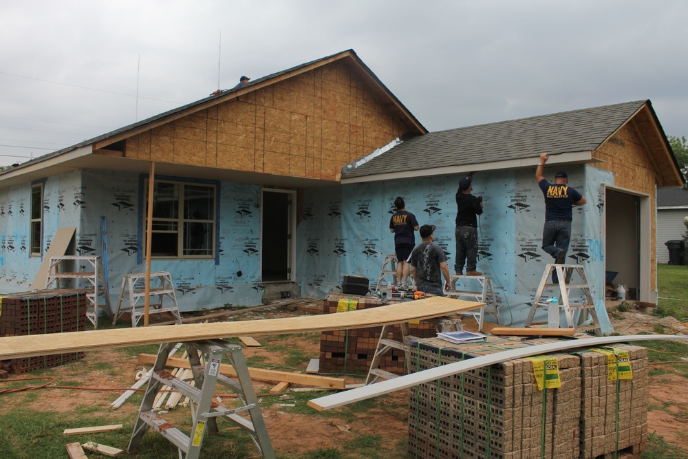 Navy Recruiting District Dallas participates in Habitat for Humanity