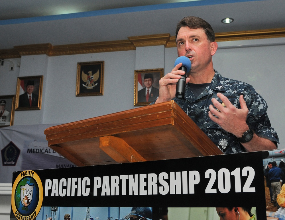 Pacific Partnership 2012 community service project