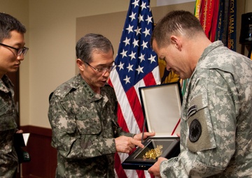 ROK Army Chief of Staff visits USARC