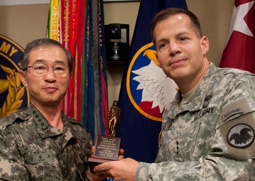 ROK Army Chief of Staff visits USARC