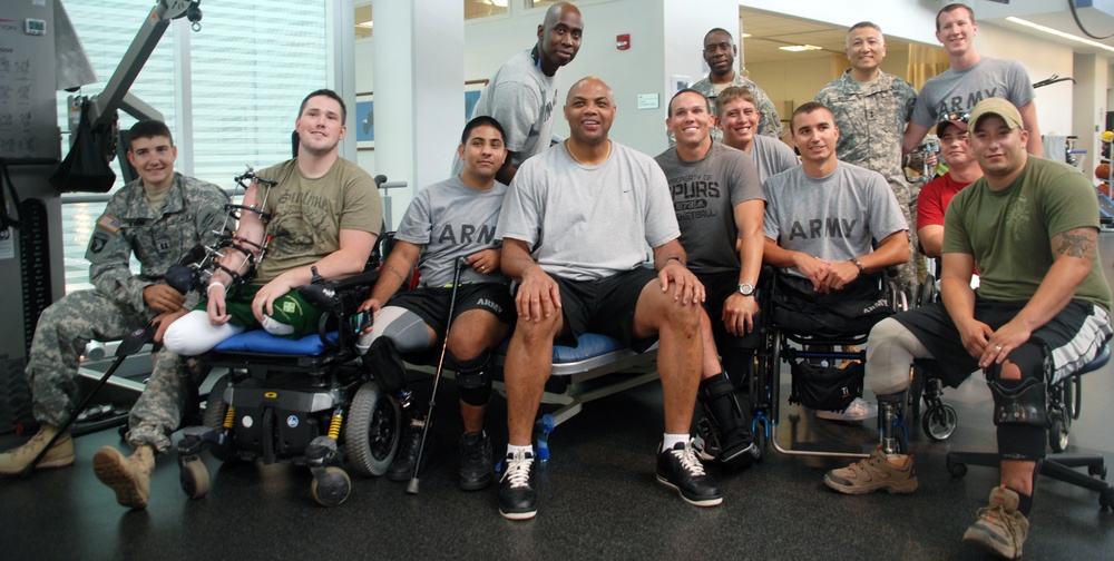 Former NBA star ‘Sir’ Charles Barkley talks hoops with wounded warriors