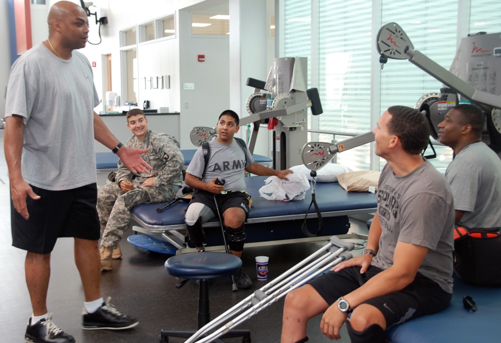 Former NBA star ‘Sir’ Charles Barkley talks hoops with wounded warriors