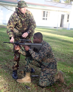 New Zealand soldiers share weapons knowledge with U.S. Marines
