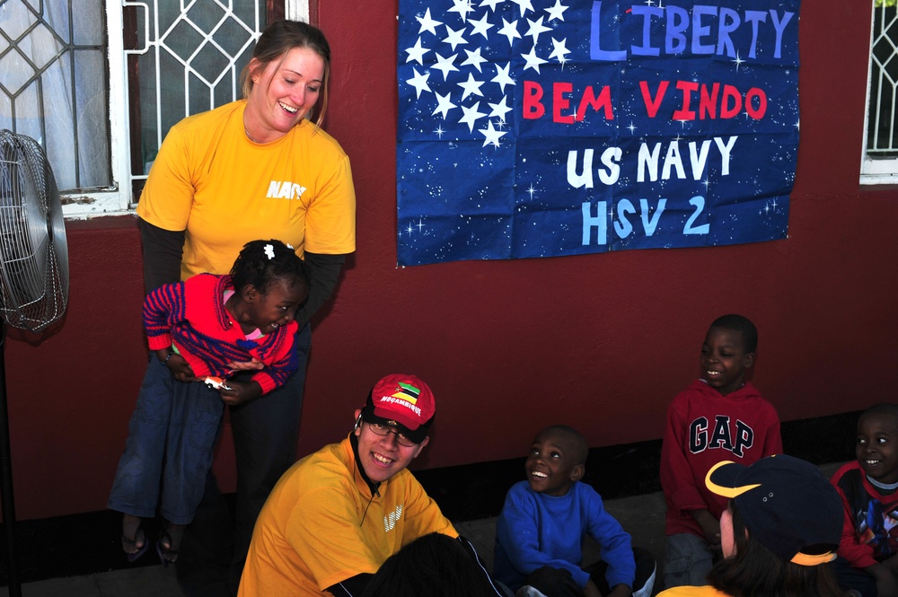 Sailors visit orphanage in Maputo