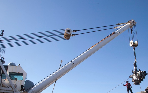 Red Dragons maintain Super Stallion while deployed