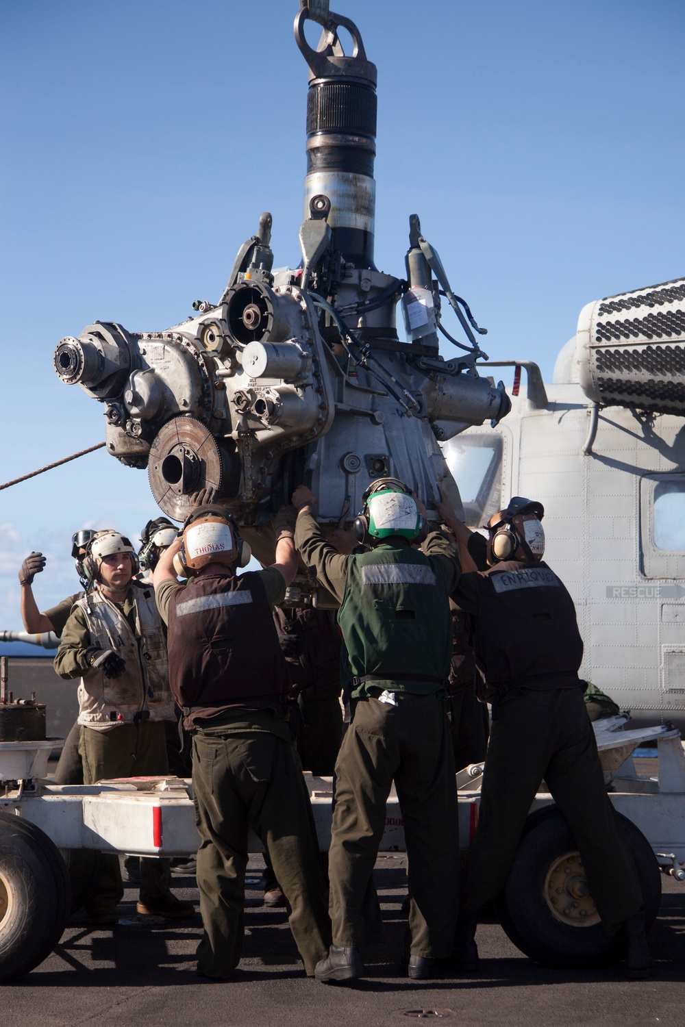 Red Dragons maintain Super Stallion while deployed
