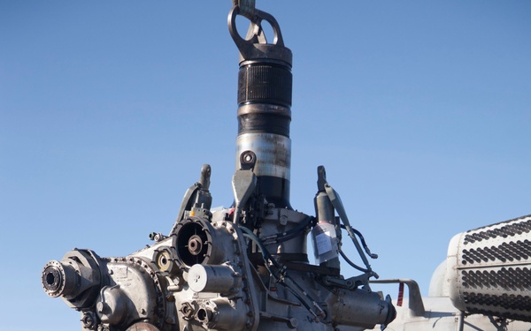 Red Dragons maintain Super Stallion while deployed