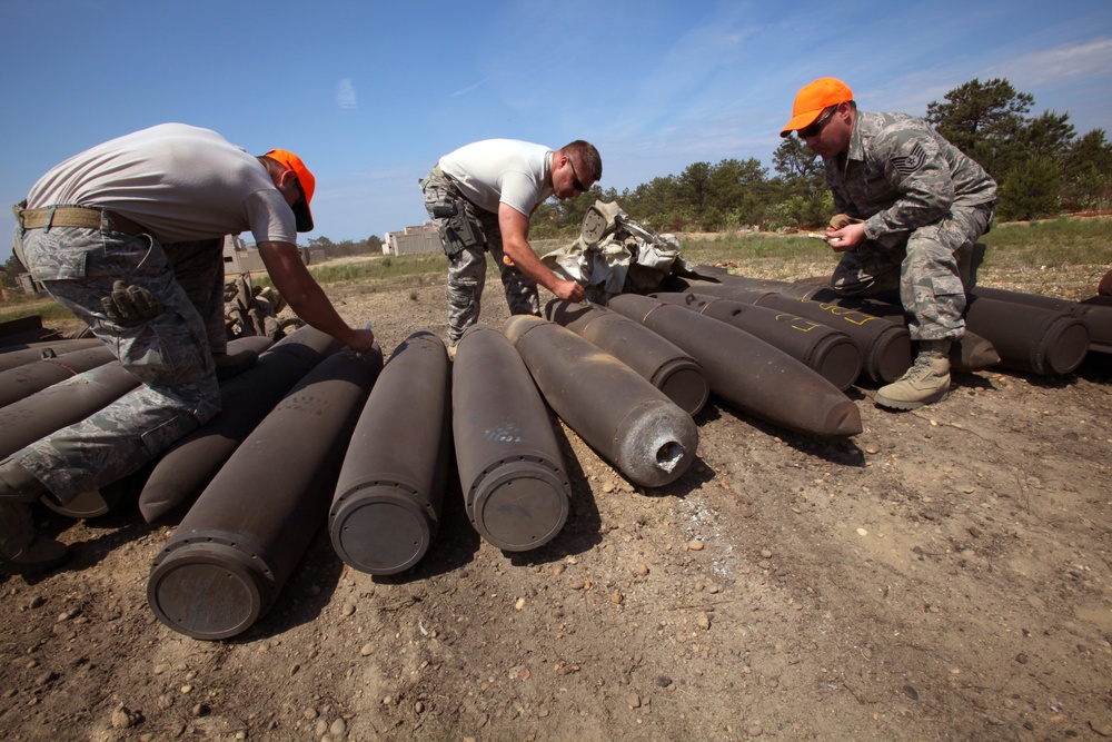 Guard EOD airmen clear range