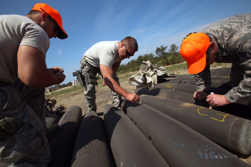 Guard EOD airmen clear range