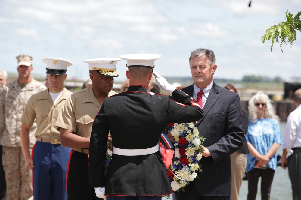 Mayor joins Marines for wreath laying