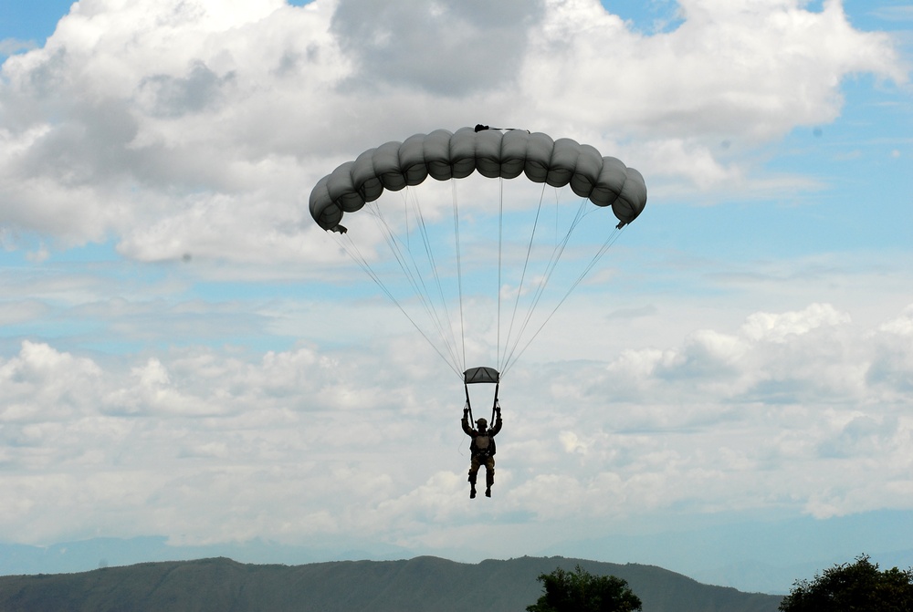 Fuerzas Comando 2012 Airborne Operation